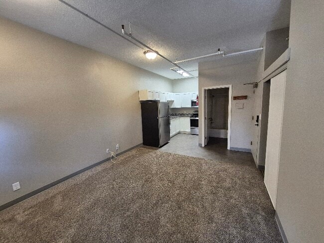 301 N Riverfront Dr