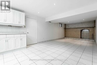 568 Glencairn Ave in Toronto, ON - Building Photo - Building Photo