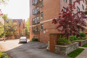 7130 Burns St in Forest Hills, NY - Building Photo - Building Photo