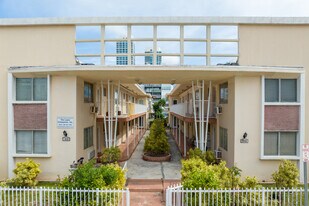 Playa Mia in Miami Beach, FL - Building Photo