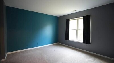 104 Glengarry Dr, Unit 207 in Bloomingdale, IL - Building Photo - Building Photo