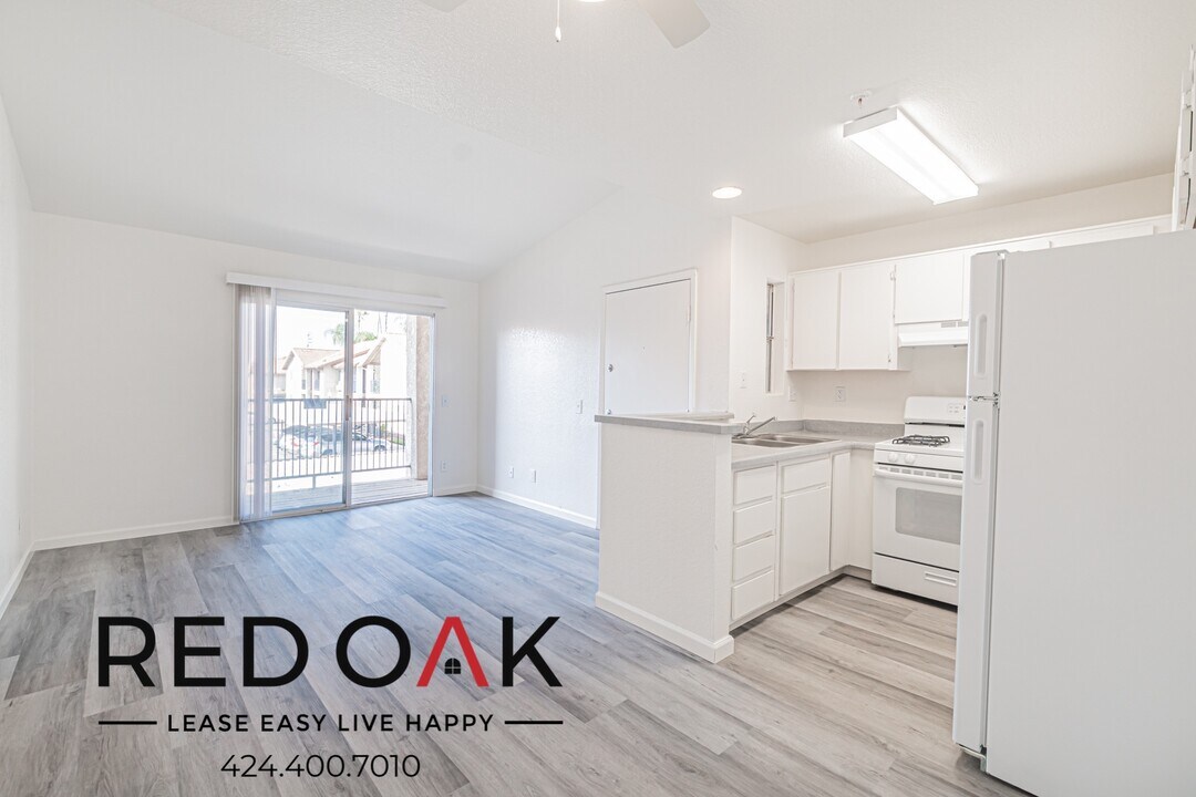 245 E 1st St in Rialto, CA - Building Photo