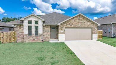 1410 Emmerson St in Centerton, AR - Building Photo - Building Photo