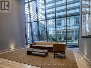 50 Charles St E in Toronto, ON - Building Photo - Building Photo