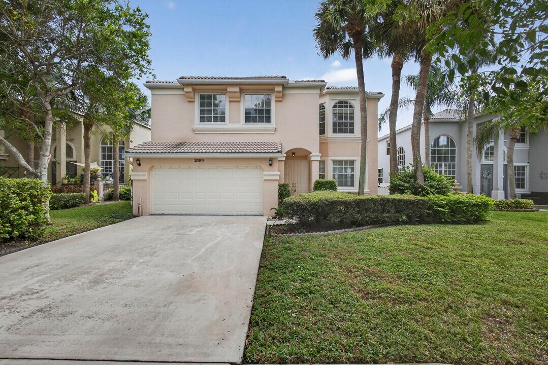 2089 Reston Cir in Royal Palm Beach, FL - Building Photo