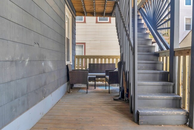 11 Carpenter St, Unit 1