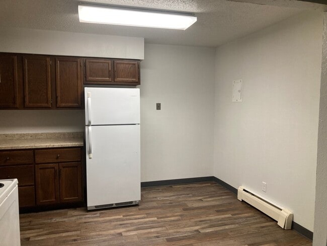 201 1st Ave NE in Mandan, ND - Foto de edificio - Building Photo