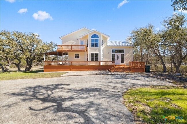 property at 322 Oakwood Loop