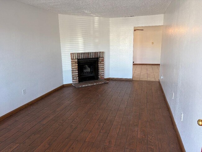 510 W Kavanagh Ave, Unit 510 W Kavanagh Ave in Tracy, CA - Building Photo - Building Photo