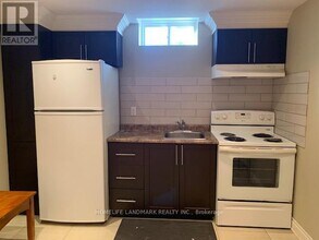 269 Cossack Ct in Mississauga, ON - Building Photo - Building Photo