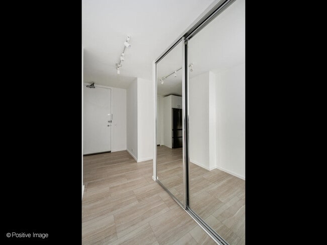 340 W Diversey Pkwy in Chicago, IL - Building Photo - Building Photo