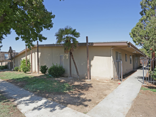 3379 E Fairmont Ave in Fresno, CA - Foto de edificio - Building Photo