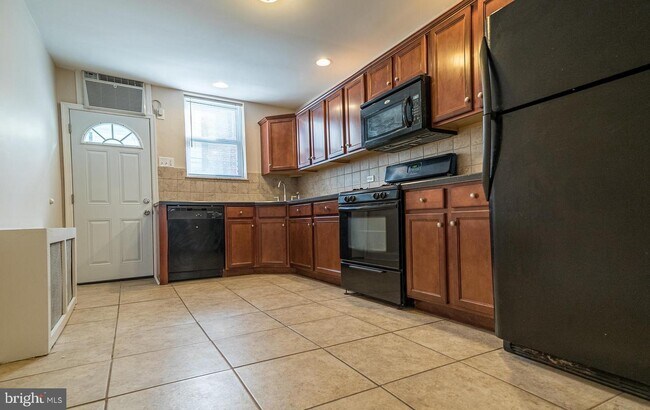 2405 S Warnock St photo'