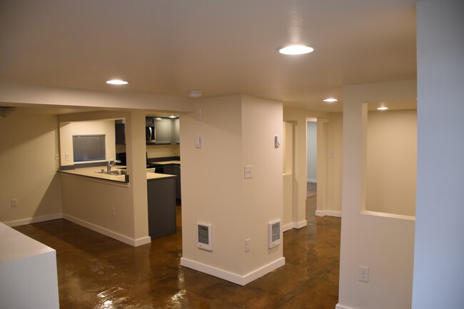 8360 Wabash Ave S, Unit B in Seattle, WA - Foto de edificio - Building Photo