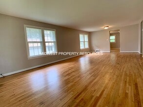 3 NE Green St in Lee's Summit, MO - Foto de edificio - Building Photo