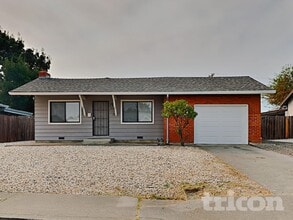 1613 James St in Fairfield, CA - Foto de edificio - Building Photo