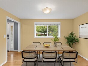 24201 Firdale Ave in Edmonds, WA - Building Photo - Building Photo