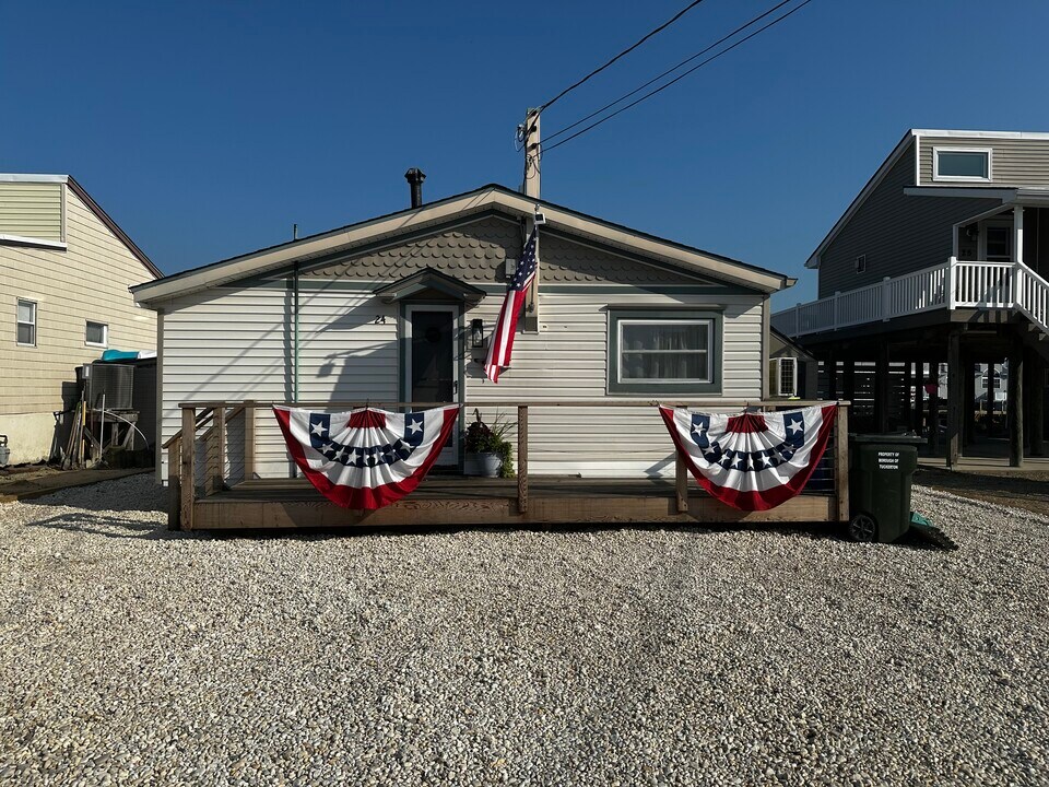 24 Angler Rd in Little Egg Harbor Township, NJ - Building Photo