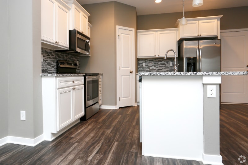 9146 Burkwood Dr in West Des Moines, IA - Building Photo