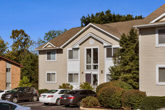 Upland Village Apartments in Pottstown, PA - Foto de edificio - Building Photo