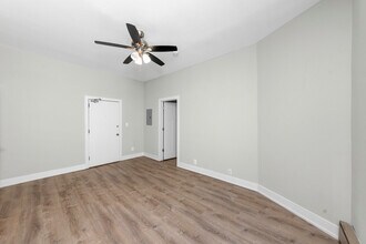 645 W Barry Ave, Unit 103 in Chicago, IL - Building Photo - Building Photo