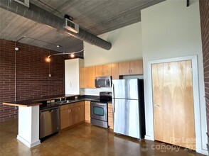 626 N Graham St in Charlotte, NC - Building Photo - Building Photo