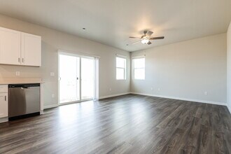 2161 Flower Blossom Ave in Brighton, CO - Foto de edificio - Building Photo