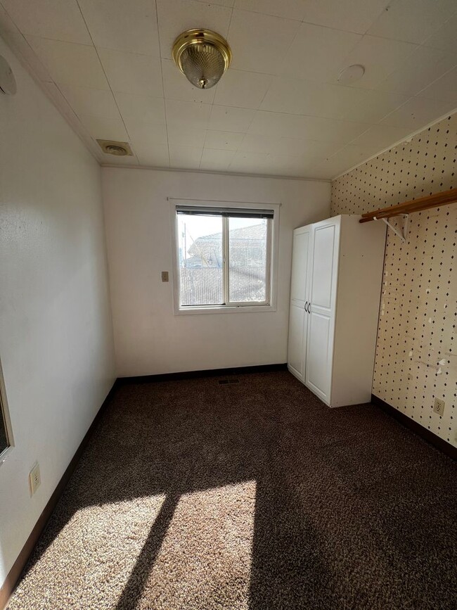 property at 802-806 Queen Ave SE