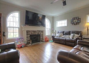 2085 Falling Leaves Lane in Lexington, KY - Building Photo - Building Photo