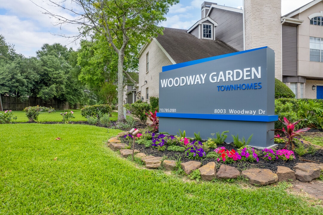 Woodway Garden Townhomes in Houston, TX - Foto de edificio