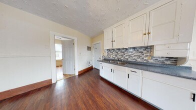 3165 W 31st St in Cleveland, OH - Building Photo - Building Photo