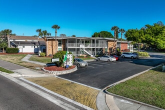 Lindru Gardens in Clearwater, FL - Building Photo - Building Photo