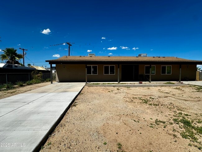 734 E Hazel Dr in Phoenix, AZ - Foto de edificio - Building Photo