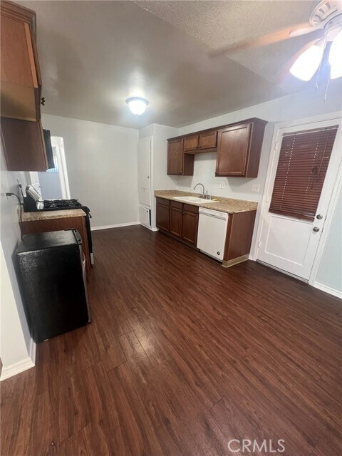 221 N San Gabriel Ave in Azusa, CA - Building Photo