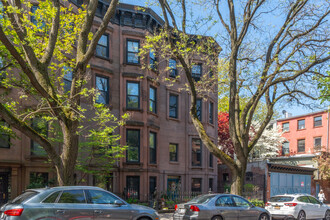 160 Prospect Pl in Brooklyn, NY - Foto de edificio - Building Photo