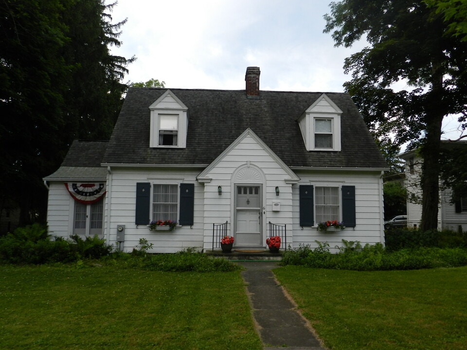 6 Albany St in Cazenovia, NY - Building Photo