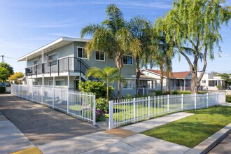 1016 W 103rd St in Los Angeles, CA - Building Photo - Building Photo