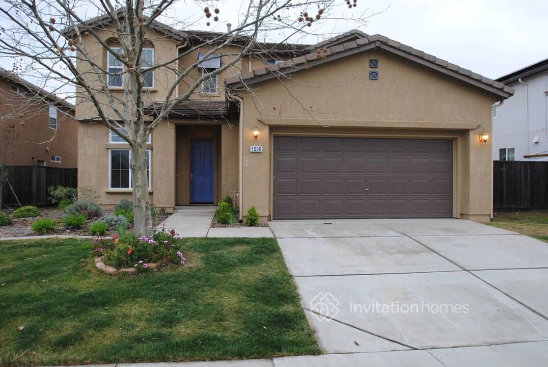 1506 Paddington Way in Plumas Lake, CA - Building Photo