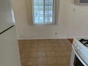 1126 E Palmer Ave, Unit B in Glendale, CA - Building Photo - Building Photo