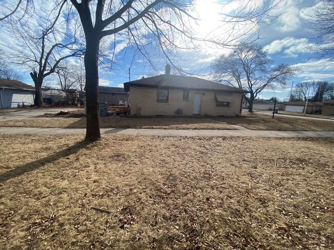 7720 W Bobolink Pl in Milwaukee, WI - Building Photo - Building Photo