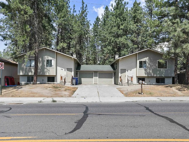 307 E Hawthorne Rd