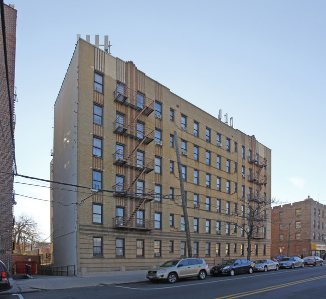 249 E 37th St in Brooklyn, NY - Foto de edificio - Building Photo