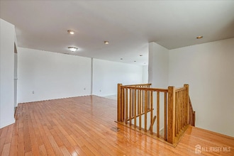 3004 Jesse Way in Piscataway, NJ - Foto de edificio - Building Photo