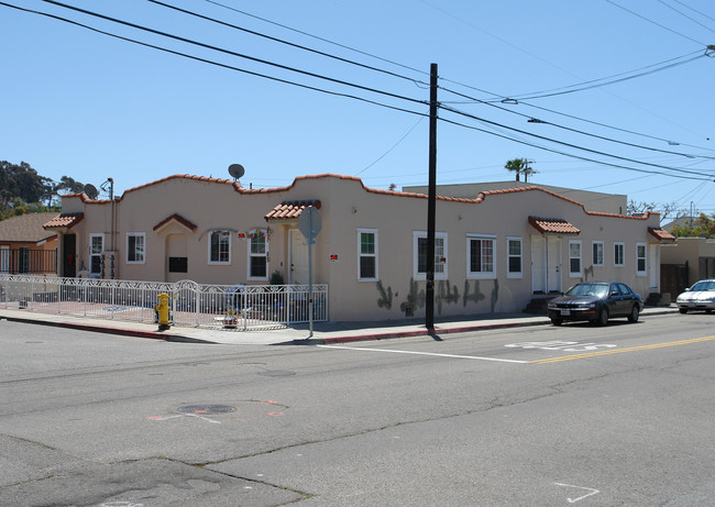 190-196 W Harrison Ave in Ventura, CA - Building Photo - Building Photo