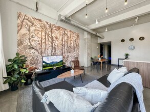 555 Evergreen St in Dallas, TX - Building Photo - Building Photo