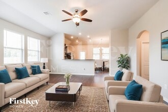 6197 White Oak Leaf Lp in Cut And Shoot, TX - Foto de edificio - Building Photo