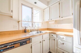 8 Colonial St, Unit 2 in West Hartford, CT - Building Photo - Building Photo