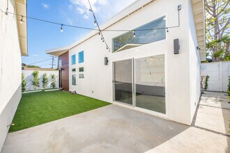 2833 Stoner Ave in Los Angeles, CA - Building Photo - Building Photo