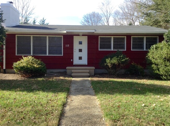 112 Swannanoa Ave in Black Mountain, NC - Foto de edificio - Building Photo