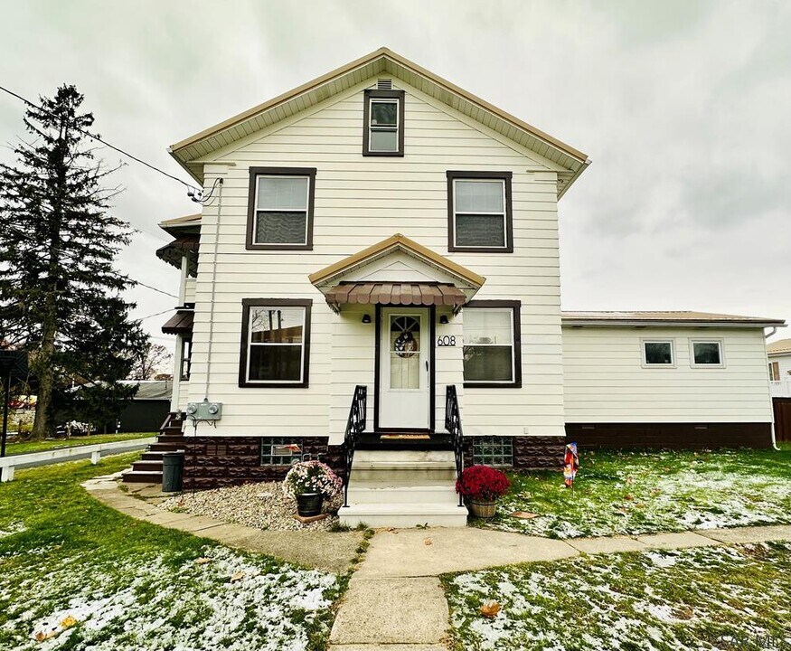 608 Lamberd Ave in Johnstown, PA - Building Photo